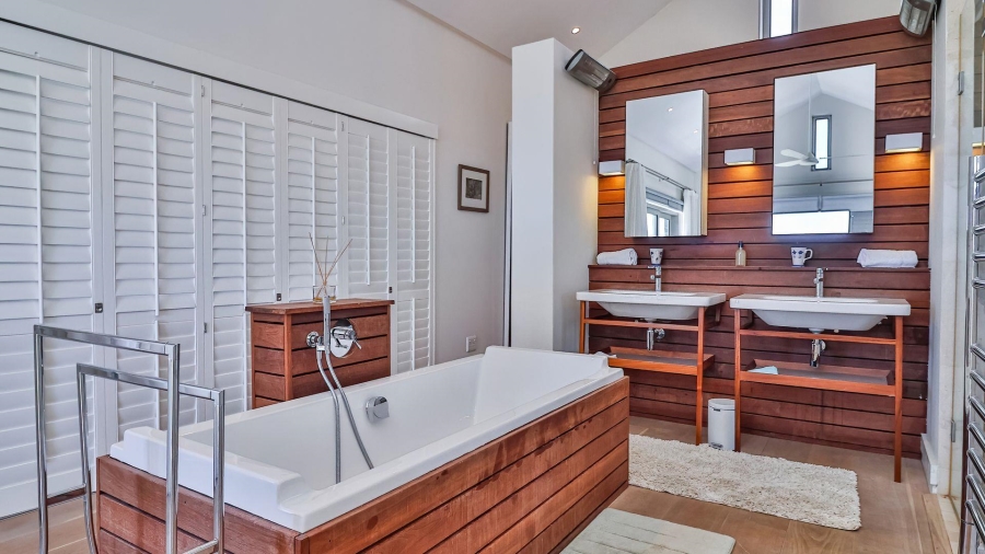 3 Bedroom Property for Sale in De Kelders Western Cape